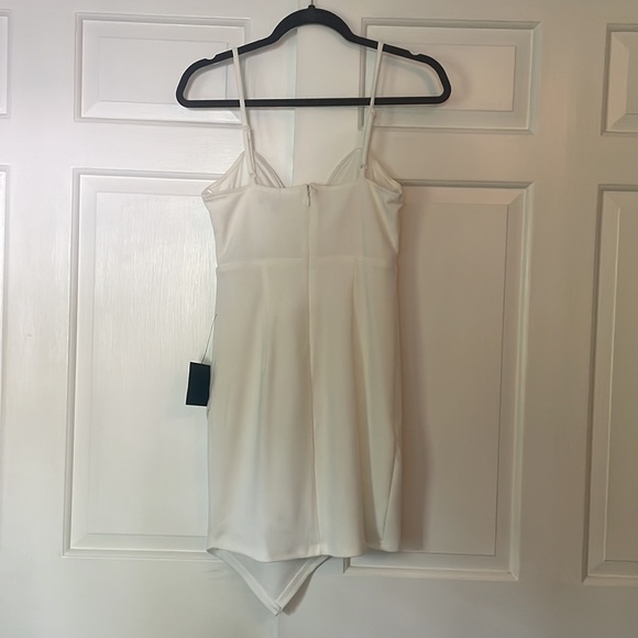 White Lulu’s Minidress - Picture 2 of 3